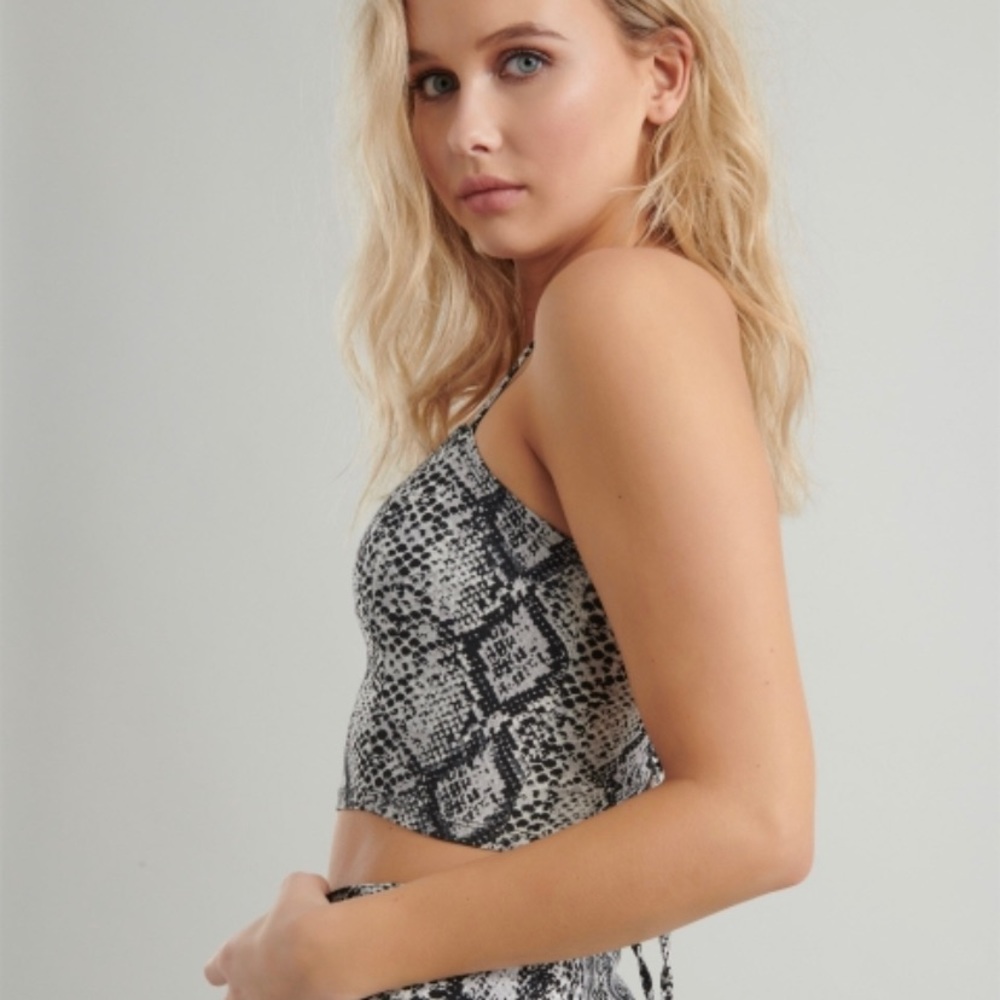 Snake skin strapped crop top BRAND NEW - Picture 2 of 5